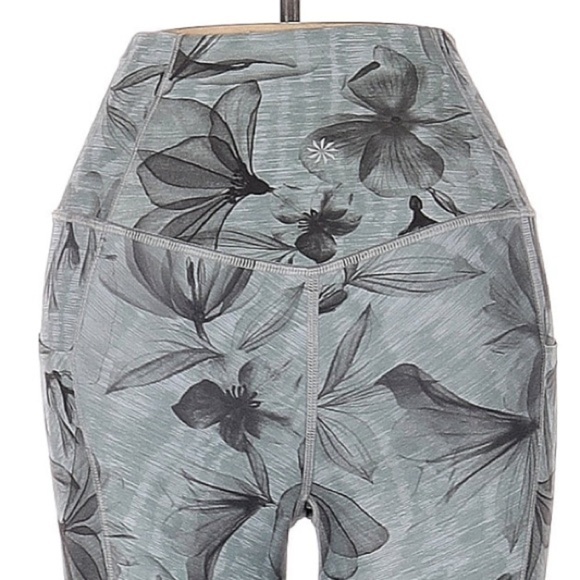 Athleta Salutation Stash Pocket II 7/8 Sporty Leggings Size XS 0-2 Gray Floral - Picture 5 of 6